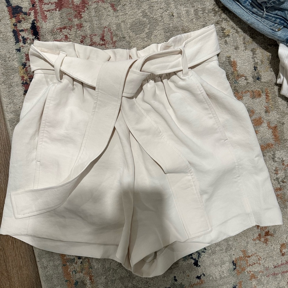Aritizia Wilfred Cream Paperbag Tie-Waist Shorts